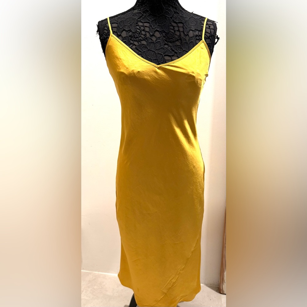 Wilfred Elegant Yellow Slip Dress